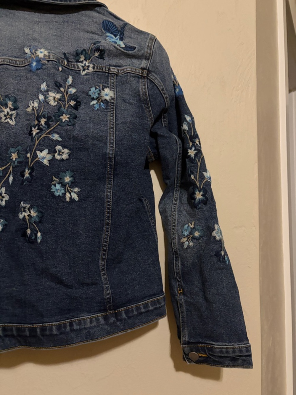 DRIFTWOOD Dark Blue Denim Jacket with Floral Embroidery. Like New! - Picture 9 of 9